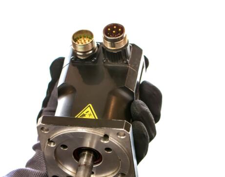 電動(dòng)機(jī)的轉(zhuǎn)子由哪三部分組成？核心構(gòu)造與功能全解析